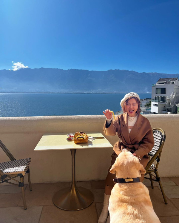 陳凱琳鄭嘉穎帶3個囝囝去泰國!著全紅色家庭裝勁溫馨!