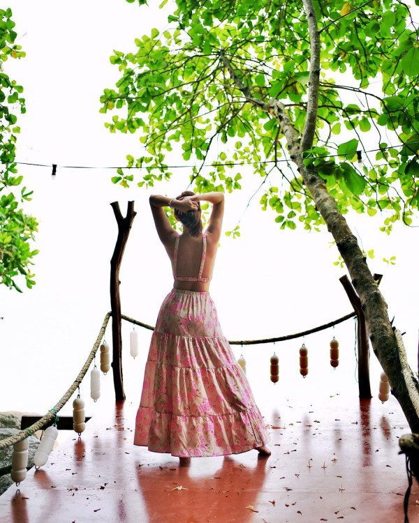 陳凱琳鄭嘉穎帶3個囝囝去泰國!著全紅色家庭裝勁溫馨!