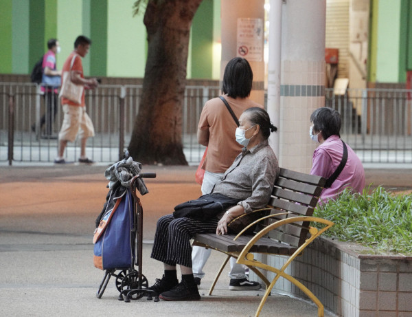 長者可按需要，選擇最高及最低社區券面值之間的任何面值購買服務組合。（圖片來源：HKET圖片庫）