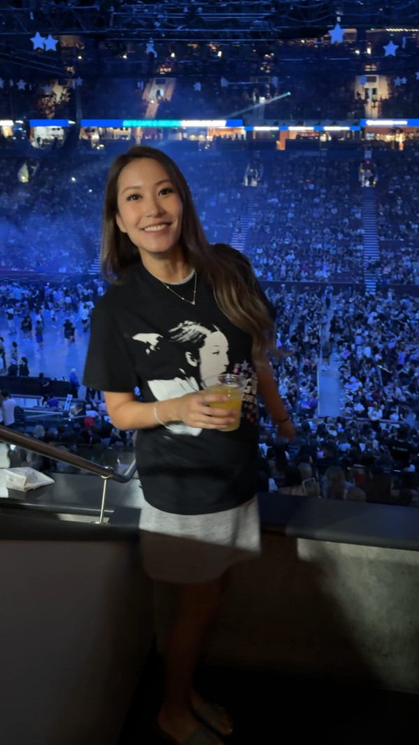 前港姐季軍誕女榮升新手媽媽!拍片餵人奶惹熱論!大呻餵人奶的辛酸