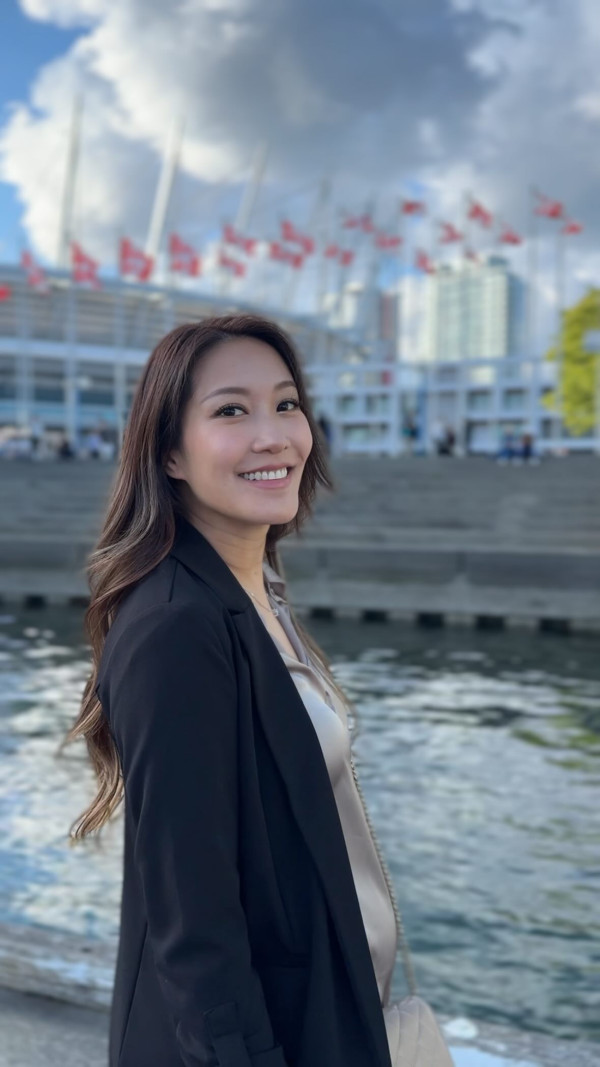 前港姐季軍誕女榮升新手媽媽!拍片餵人奶惹熱論!大呻餵人奶的辛酸