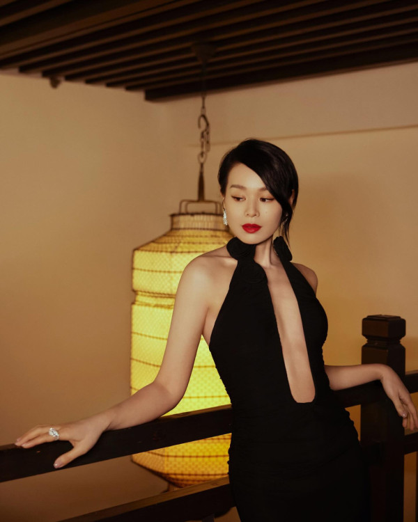 胡杏兒馬爾代夫性感大解放！換3套泳裝曬美腿+零贅肉身材 網民：邊似生過3個 