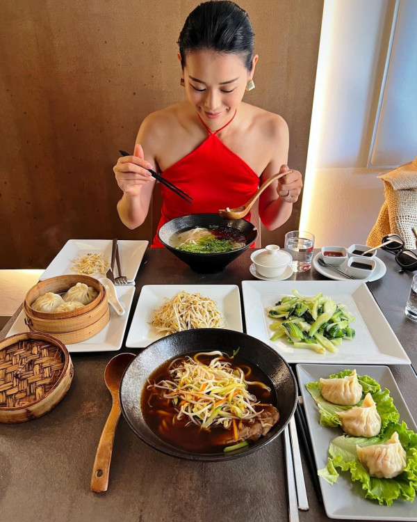 胡杏兒馬爾代夫性感大解放！換3套泳裝曬美腿+零贅肉身材 網民：邊似生過3個 