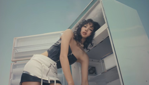 Lisa見面會短到嚇親粉絲 演出只唱5首歌 網民：早知當初睇瘋馬秀 