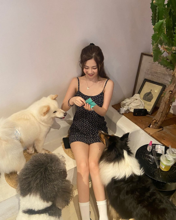 TVB御用學生妹甫近照網友唔認得? 遊台灣狂刷美食 大曬男友視角