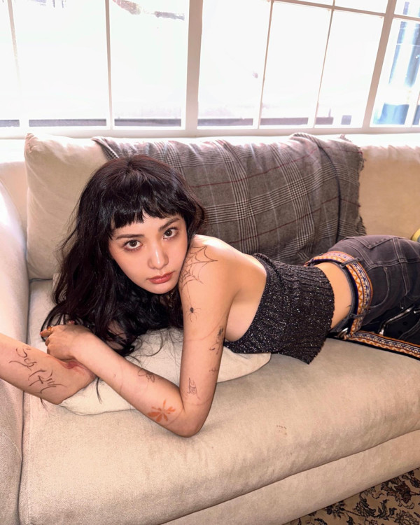 長髮髮型推薦2024｜Nana林珍娜示範6款 中分長直髮/氣質捲髮修飾圓臉