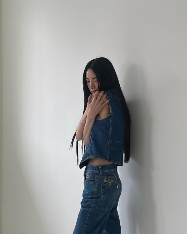 長髮髮型推薦2024｜Nana林珍娜示範6款 中分長直髮/氣質捲髮修飾圓臉