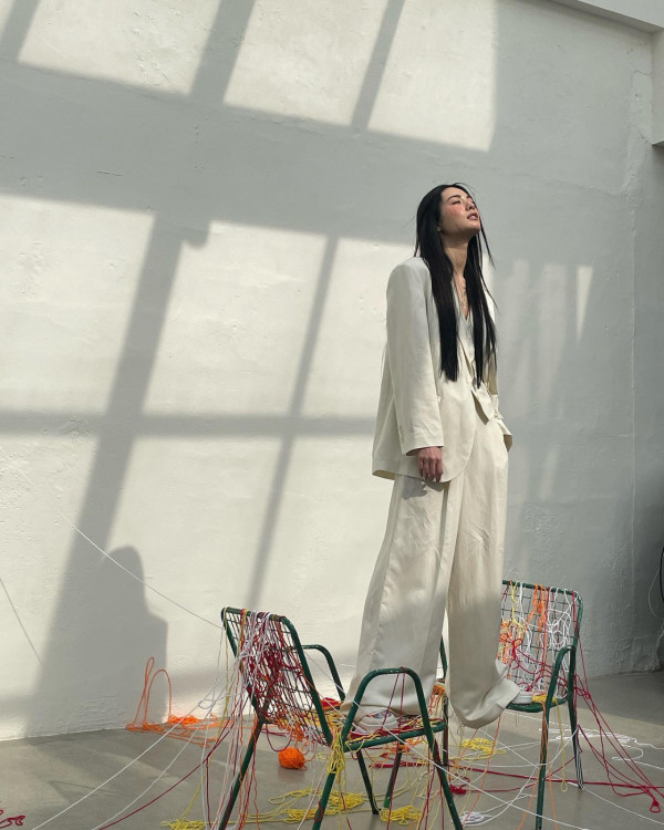 長髮髮型推薦2024｜Nana林珍娜示範6款 中分長直髮/氣質捲髮修飾圓臉