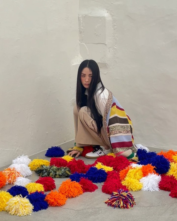 長髮髮型推薦2024｜Nana林珍娜示範6款 中分長直髮/氣質捲髮修飾圓臉