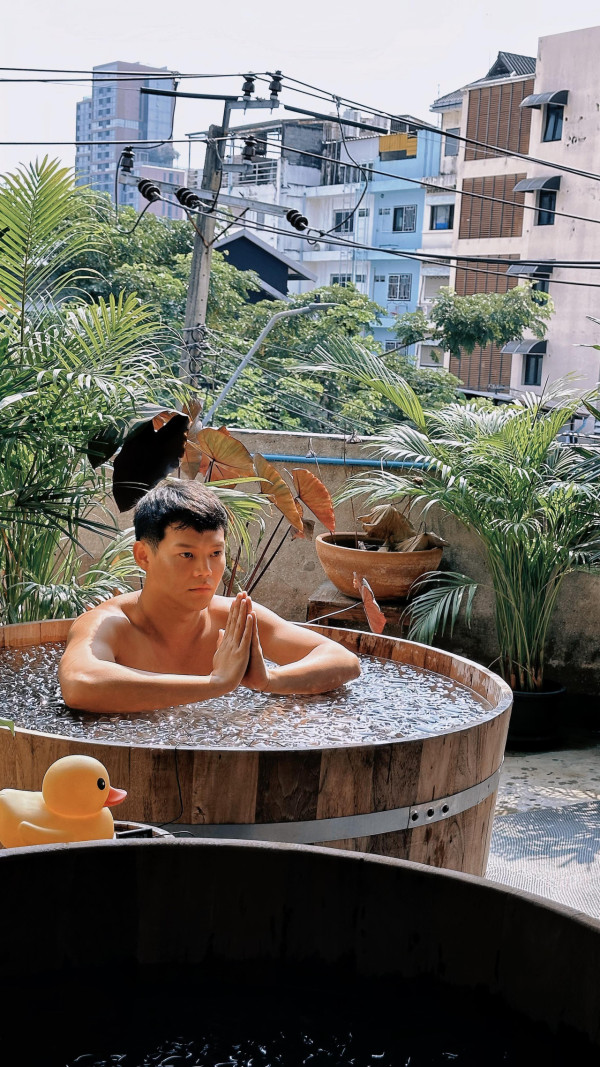 菊梓喬澳門工作與緋聞男友同行？ 保錡Po打卡相一線索疑「洩密」 