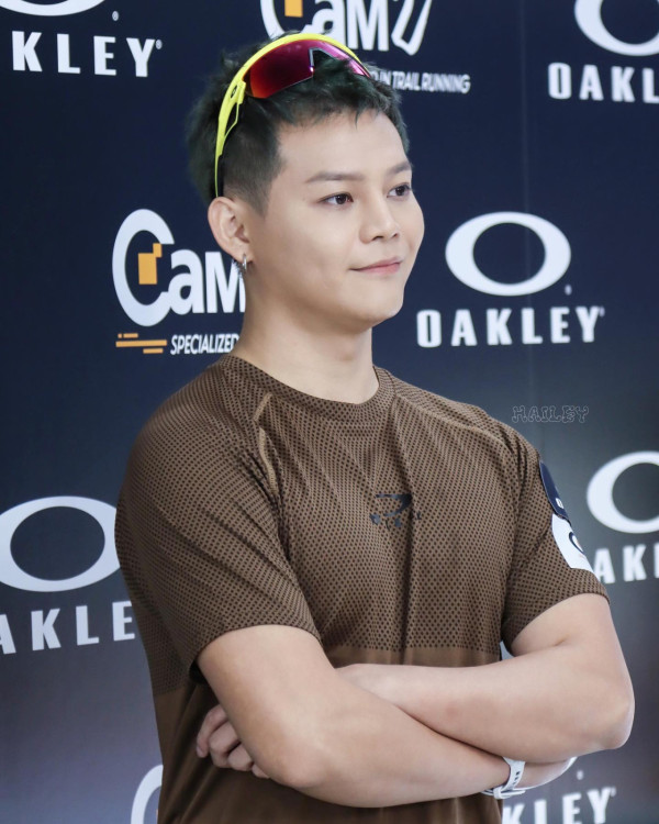 菊梓喬澳門工作與緋聞男友同行？ 保錡Po打卡相一線索疑「洩密」 