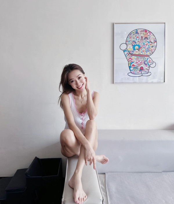 黃心妙遊大阪網紅Cafe瘋狂打卡 疑真空上陣自拍畫面震撼 