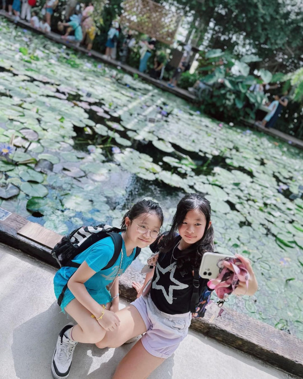 黃心妙遊大阪網紅Cafe瘋狂打卡 疑真空上陣自拍畫面震撼 