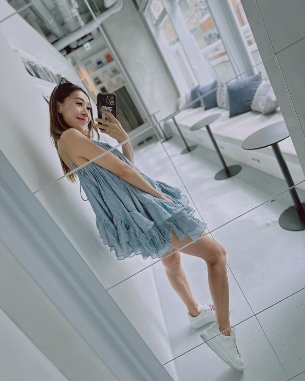 前TVB女星半裸上陣浸溫泉曬香肩 離巢大解放！罕曬出浴照僅泡泡遮胸 