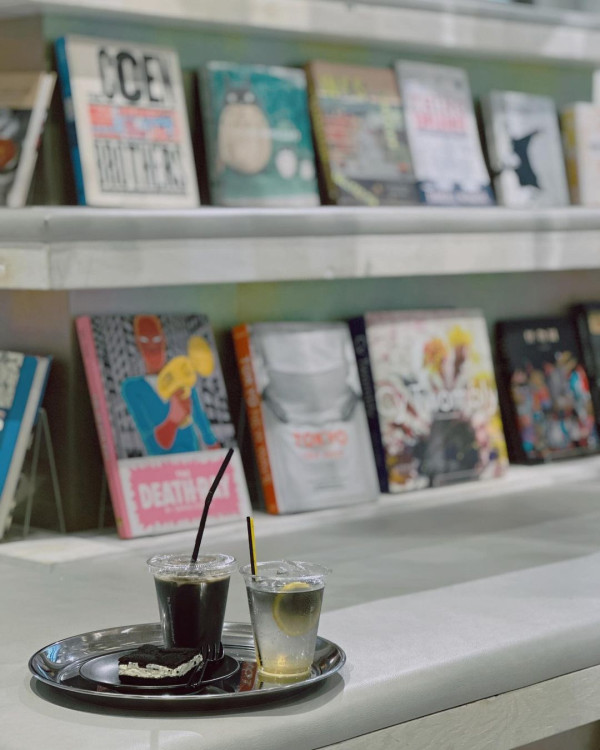 黃心妙遊大阪網紅Cafe瘋狂打卡 疑真空上陣自拍畫面震撼 