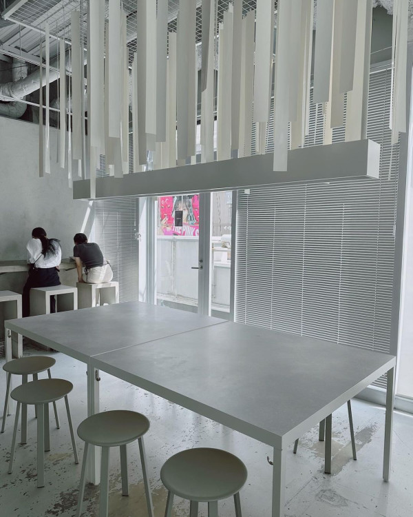 黃心妙遊大阪網紅Cafe瘋狂打卡 疑真空上陣自拍畫面震撼 