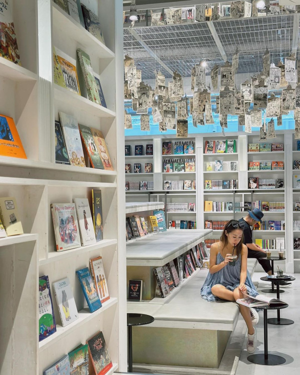 黃心妙遊大阪網紅Cafe瘋狂打卡 疑真空上陣自拍畫面震撼 