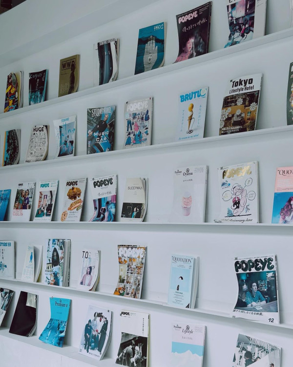 黃心妙遊大阪網紅Cafe瘋狂打卡 疑真空上陣自拍畫面震撼 