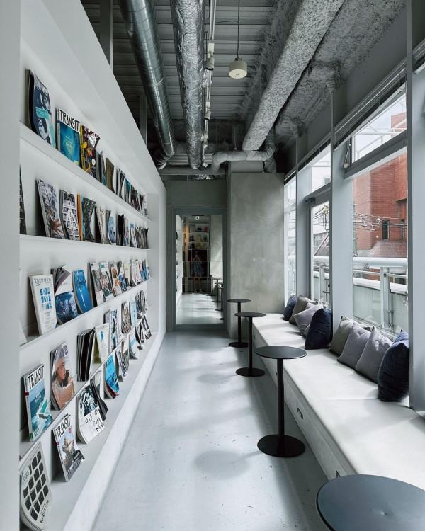 前TVB女星半裸上陣浸溫泉曬香肩 離巢大解放！罕曬出浴照僅泡泡遮胸 