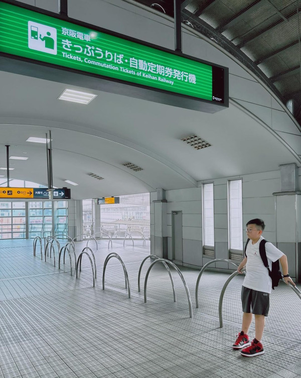 前TVB女星半裸上陣浸溫泉曬香肩 離巢大解放！罕曬出浴照僅泡泡遮胸 