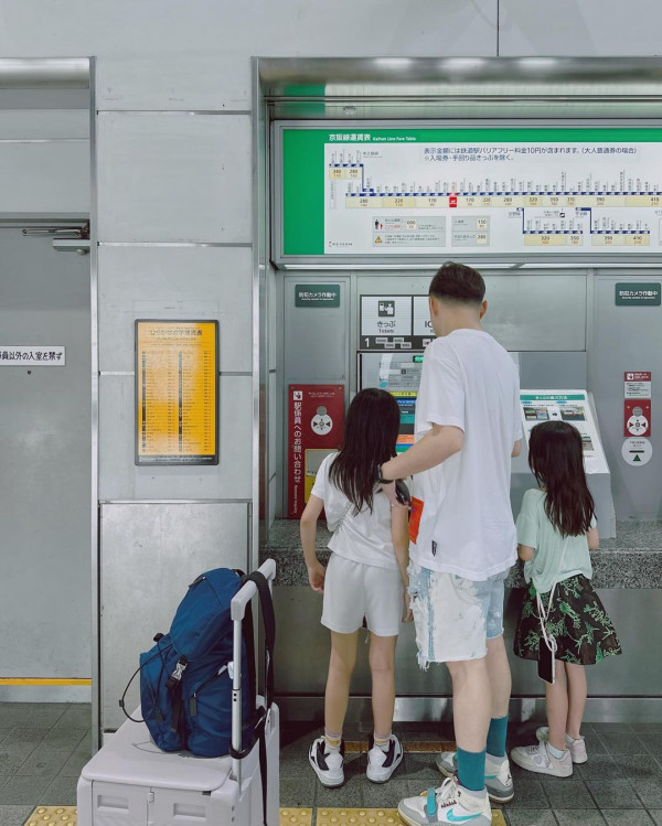 前TVB女星半裸上陣浸溫泉曬香肩 離巢大解放！罕曬出浴照僅泡泡遮胸 