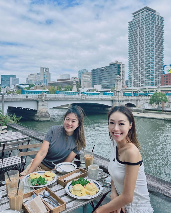 前TVB女星半裸上陣浸溫泉曬香肩 離巢大解放！罕曬出浴照僅泡泡遮胸 