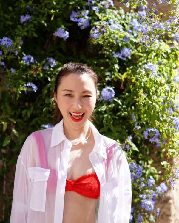 何超雲罕曬「未婚夫視角」比堅尼相