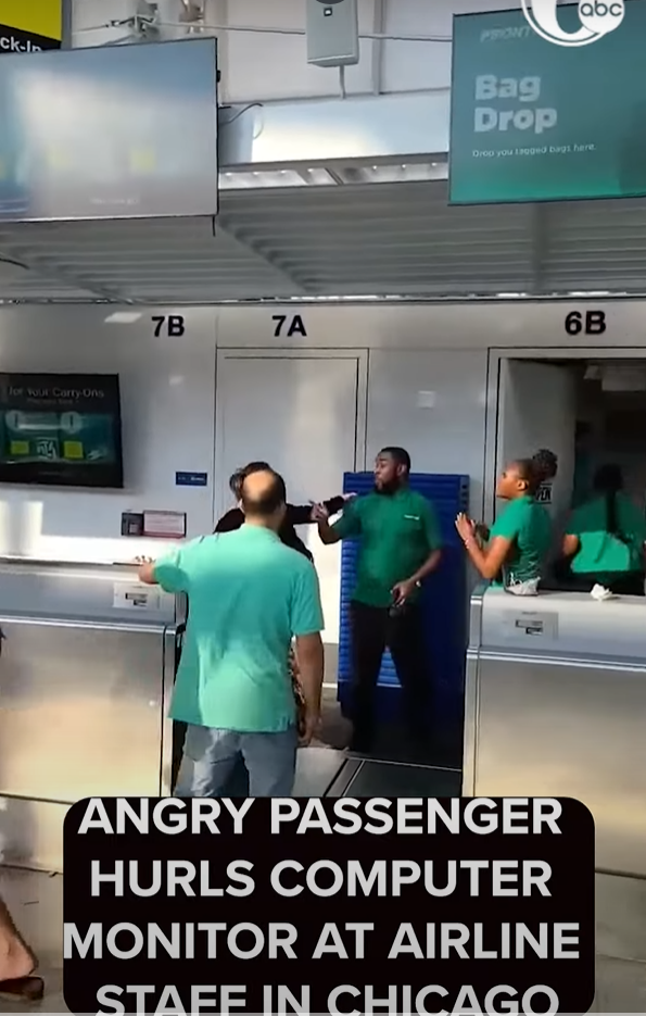 暴力女一事被拒絕登機 失控擲電腦螢幕大罵！結局惹公憤 