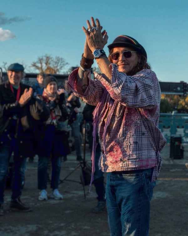 雙子座男生10大性格特質:分析雙子男喜歡你的行為、愛情攻略、優缺點(圖片來源:Instagram@johnnydepp)