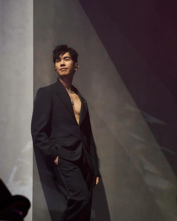 雙子座男生10大性格特質:分析雙子男喜歡你的行為、愛情攻略、優缺點(圖片來源:Instagram@saxyphil)