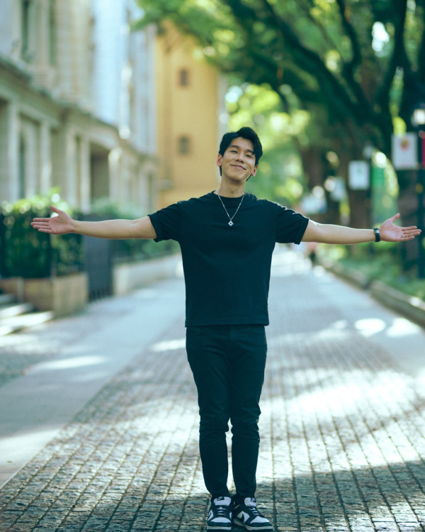 雙子座男生10大性格特質:分析雙子男喜歡你的行為、愛情攻略、優缺點(圖片來源:Instagram@saxyphil)