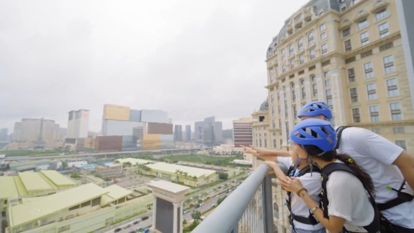 澳門飛索門票快閃買1送1優惠！世界首個沉浸式城市高空滑索 人均4起高空飛行睇城市景色 