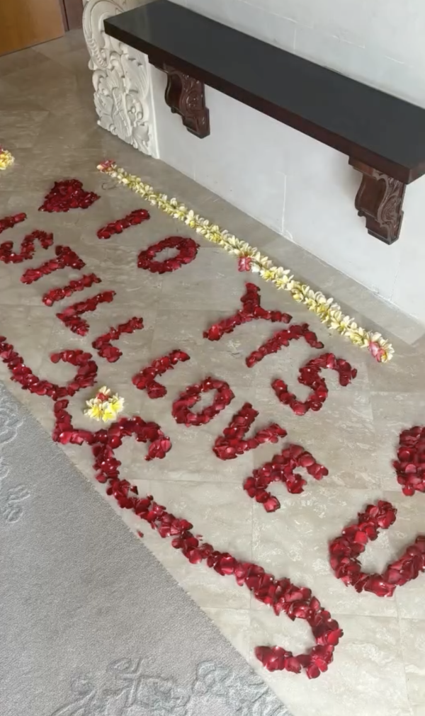 黃依汶趁暑假送8歲仔去深圳軍訓 忙裡偷閒與陳國坤飛峇里慶祝結婚10周年 