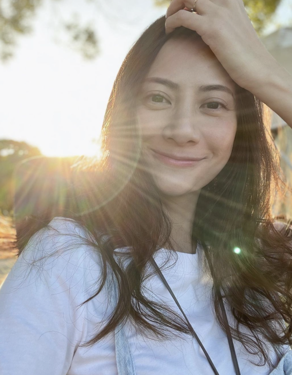 黃依汶趁暑假送8歲仔去深圳軍訓 忙裡偷閒與陳國坤飛峇里慶祝結婚10周年 