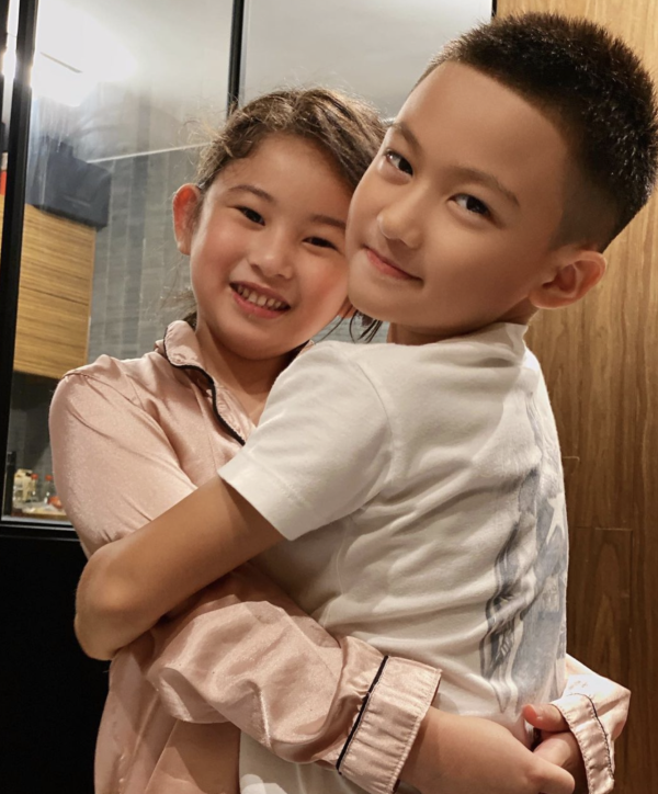 黃依汶趁暑假送8歲仔去深圳軍訓 忙裡偷閒與陳國坤飛峇里慶祝結婚10周年 