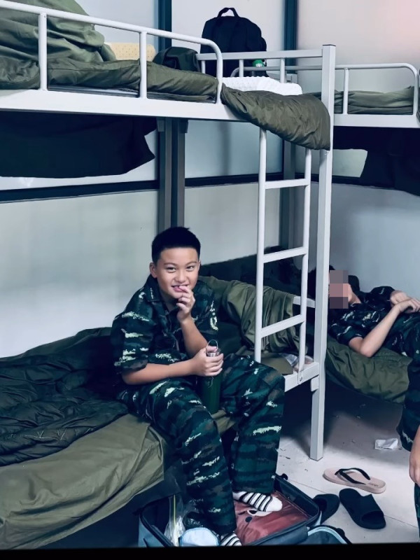 黃依汶趁暑假送8歲仔去深圳軍訓 忙裡偷閒與陳國坤飛峇里慶祝結婚10周年 