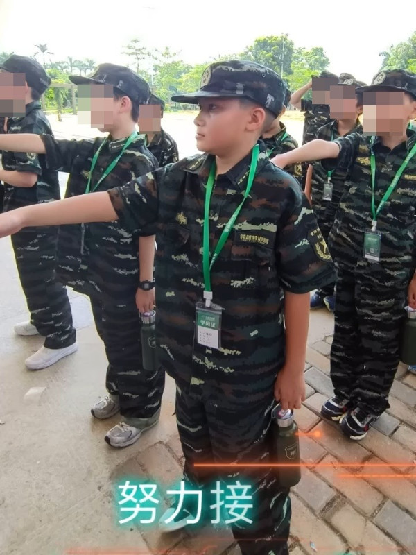 黃依汶趁暑假送8歲仔去深圳軍訓 忙裡偷閒與陳國坤飛峇里慶祝結婚10周年 