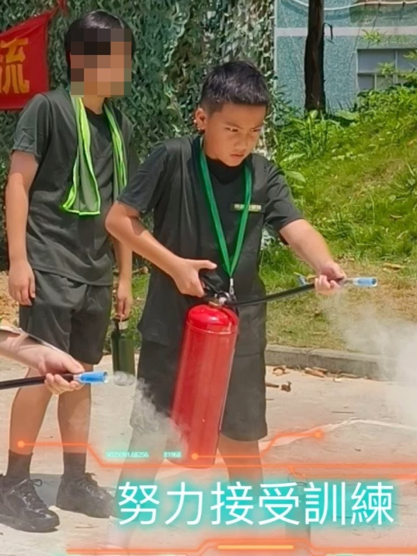 黃依汶趁暑假送8歲仔去深圳軍訓 忙裡偷閒與陳國坤飛峇里慶祝結婚10周年 