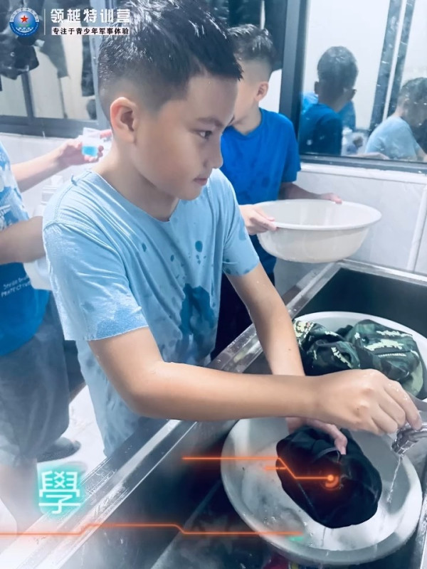 黃依汶趁暑假送8歲仔去深圳軍訓 忙裡偷閒與陳國坤飛峇里慶祝結婚10周年 