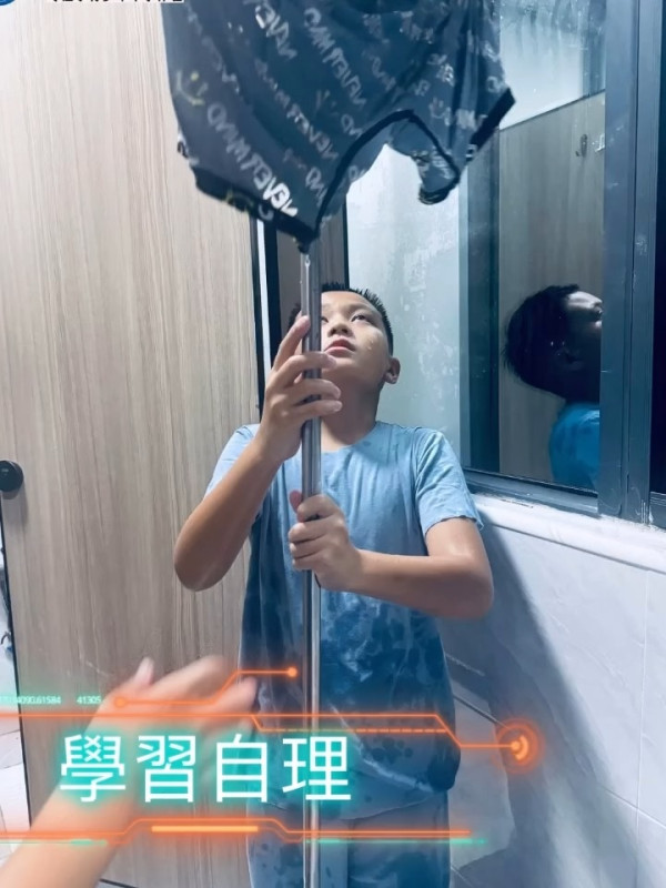 黃依汶趁暑假送8歲仔去深圳軍訓 忙裡偷閒與陳國坤飛峇里慶祝結婚10周年 