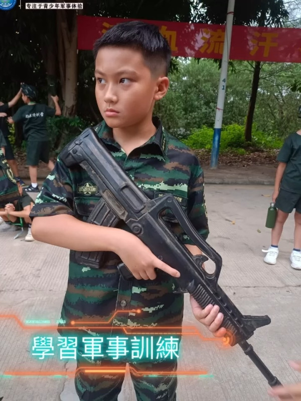 黃依汶趁暑假送8歲仔去深圳軍訓 忙裡偷閒與陳國坤飛峇里慶祝結婚10周年 