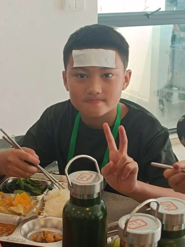 黃依汶趁暑假送8歲仔去深圳軍訓 忙裡偷閒與陳國坤飛峇里慶祝結婚10周年 