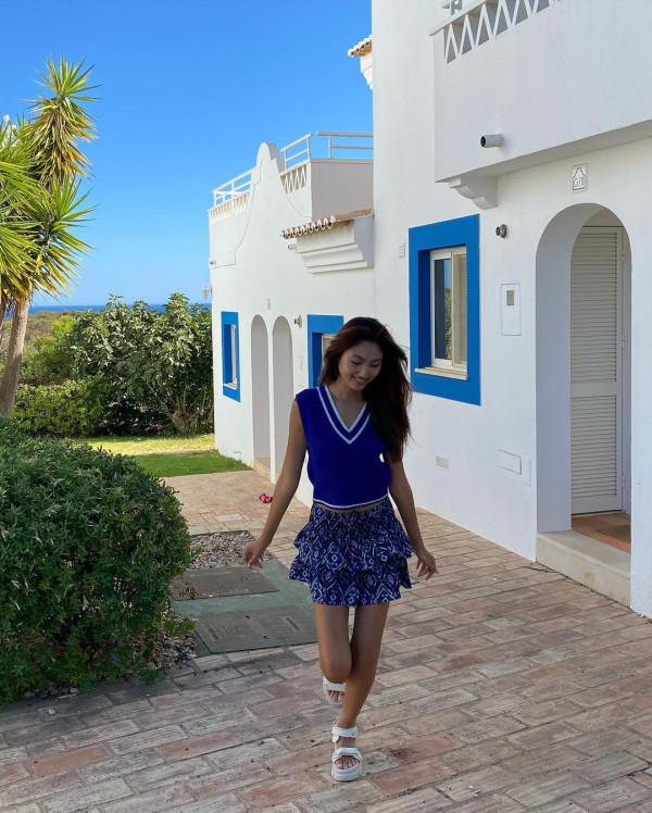 戴祖儀越南登台性感大解放！低胸晚裝谷盡事業線！引吳若希留言：好勇 