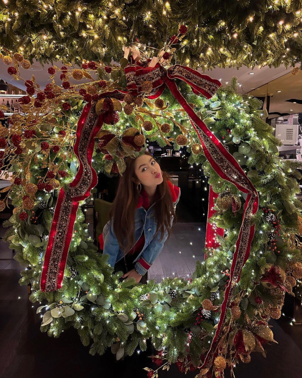 戴祖儀越南登台性感大解放！低胸晚裝谷盡事業線！引吳若希留言：好勇 