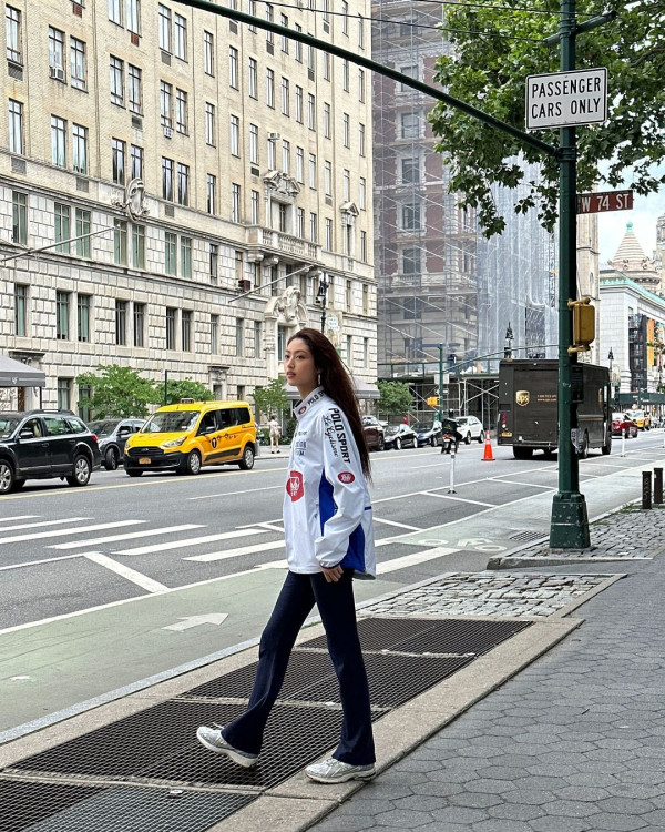 戴祖儀越南登台性感大解放！低胸晚裝谷盡事業線！引吳若希留言：好勇 