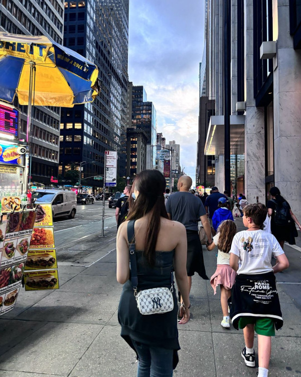 聲夢小花放棄美國升學照去旅行 狂甫當地打卡照曬香肩小蠻腰