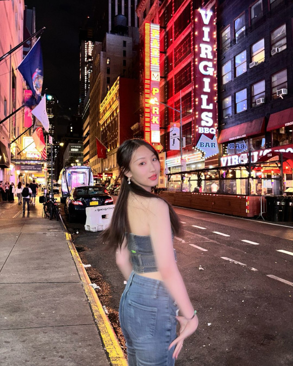 聲夢小花放棄美國升學照去旅行 狂甫當地打卡照曬香肩小蠻腰