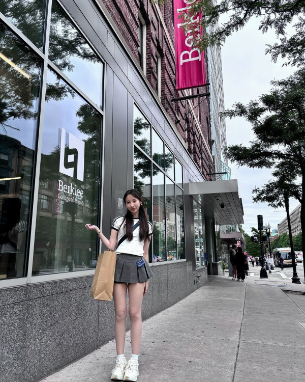 聲夢小花放棄美國升學照去旅行 狂甫當地打卡照曬香肩小蠻腰