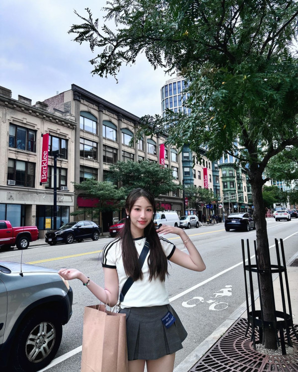 聲夢小花放棄美國升學照去旅行 狂甫當地打卡照曬香肩小蠻腰