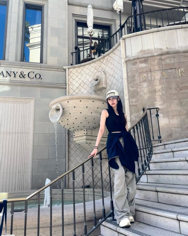 聲夢小花放棄美國升學照去旅行 狂甫當地打卡照曬香肩小蠻腰